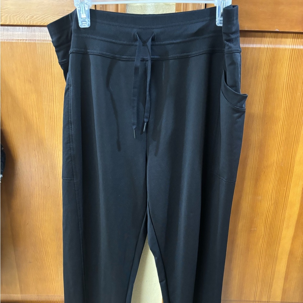 32 degrees heat drawstring joggers, in gently used condition. XL